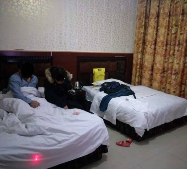 “女子称住酒店被开门”背后 房卡管理存三大漏洞 爆款阻门器销量超20万