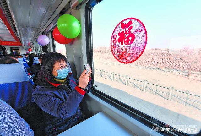 车随人走，人玩车停！“坐着火车游新疆”是啥体验？