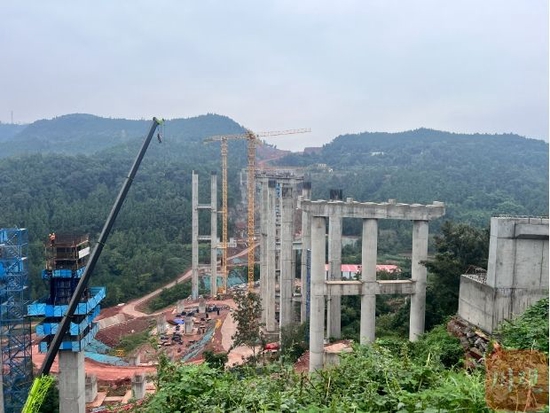 六绵山隧道顺利贯通