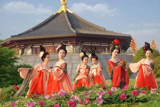 端午假期“新中式”出游项目受关注 龙舟观赛、汉服妆造均可体验