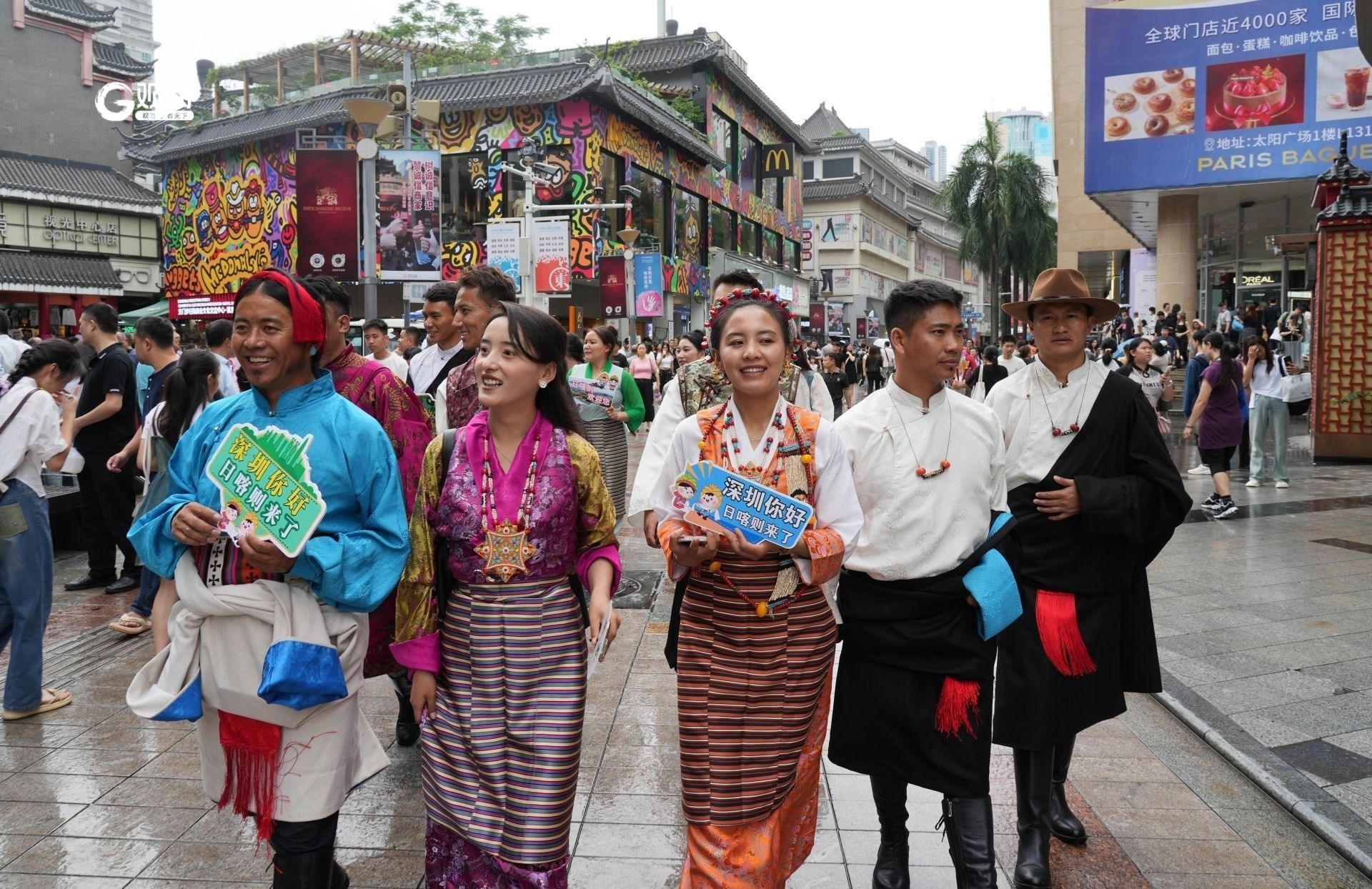 西藏：布达拉宫脚下赏藏戏