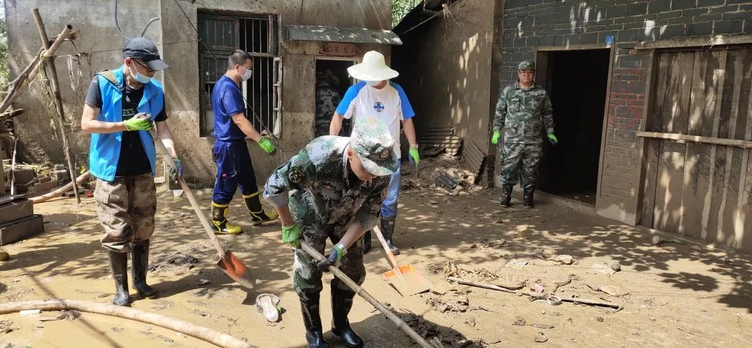 抢抓时机 黑龙江饶河县干部职工众志成城战洪水