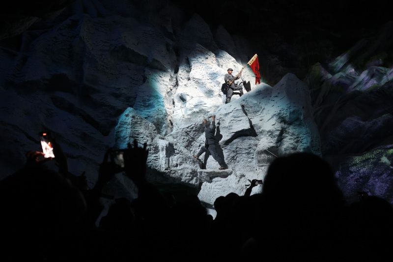 贵州贵阳：“红飘带”礼敬长征故事