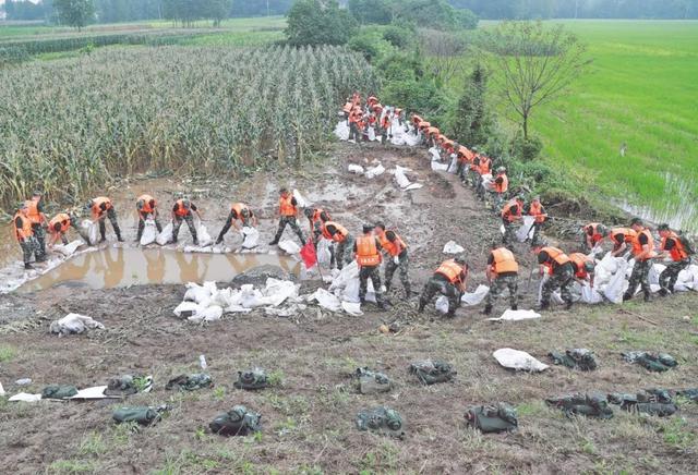 水位逐步下降 全力抢险救灾