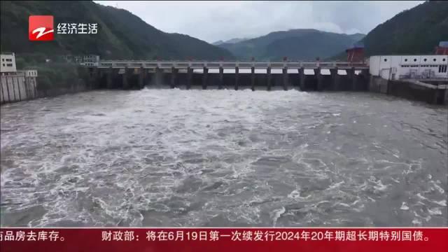 三峡水库今年首次开闸泄洪
