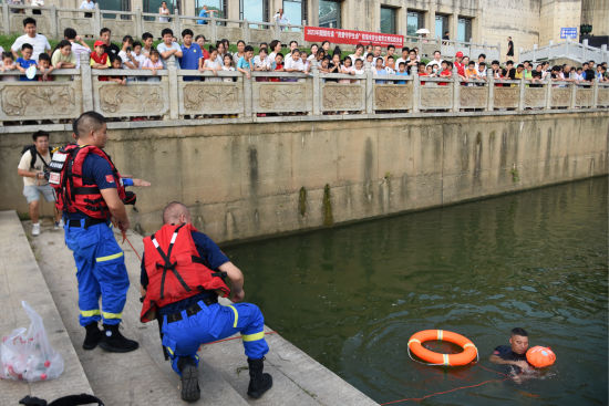 “防溺水大篷车”来到浏阳河畔