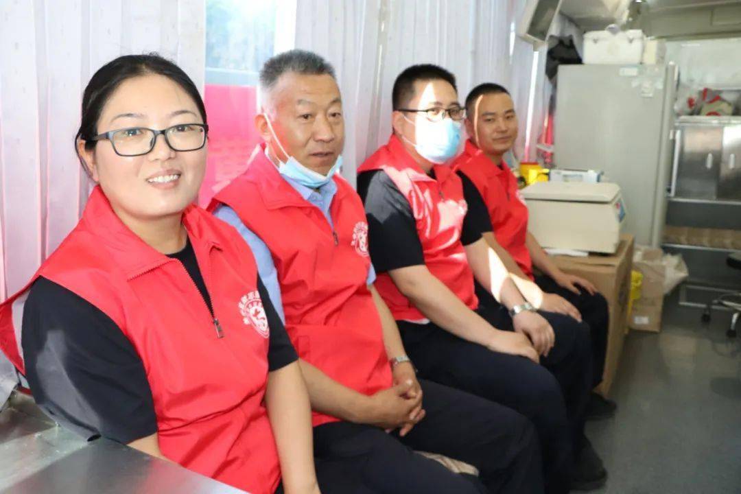 庆祝“世界献血者日”，成都誉美医院巡诊团队走进华林社区