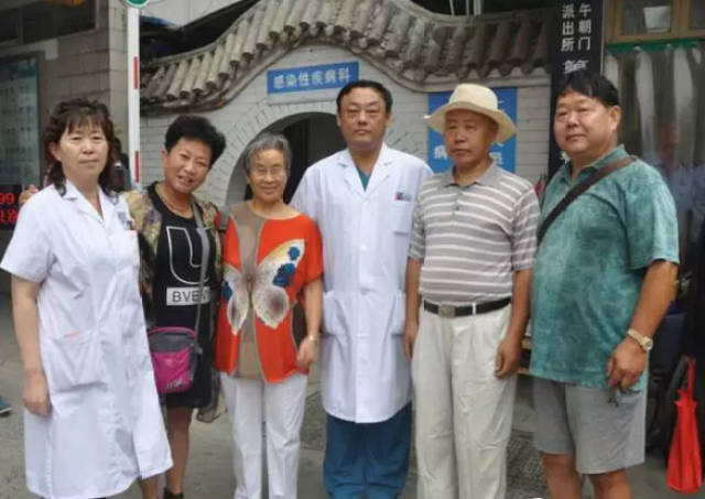 从孤僻到开朗，从爱发脾气到乐观——锦旗背后是热情、是温馨、是感人