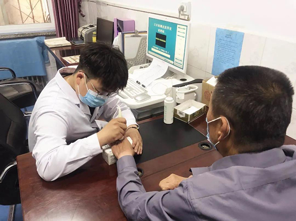 成都誉美医院：健康班车驶入工地 缓企业之忧，解工人之急