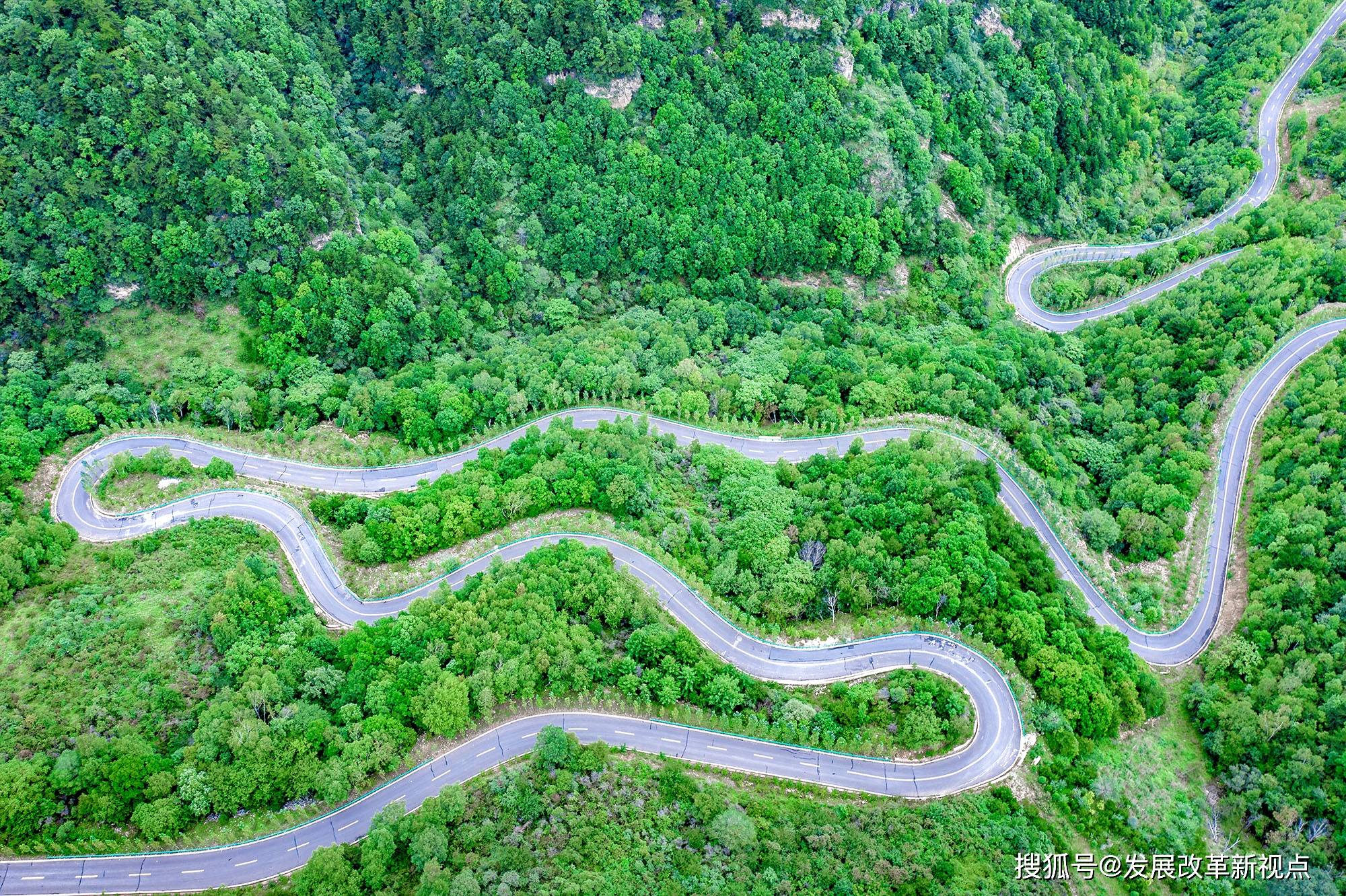 中国高速公路展现“绿色新图景”