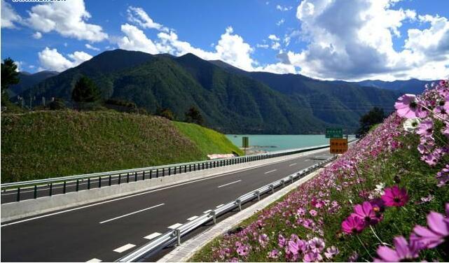 中国高速公路展现“绿色新图景”