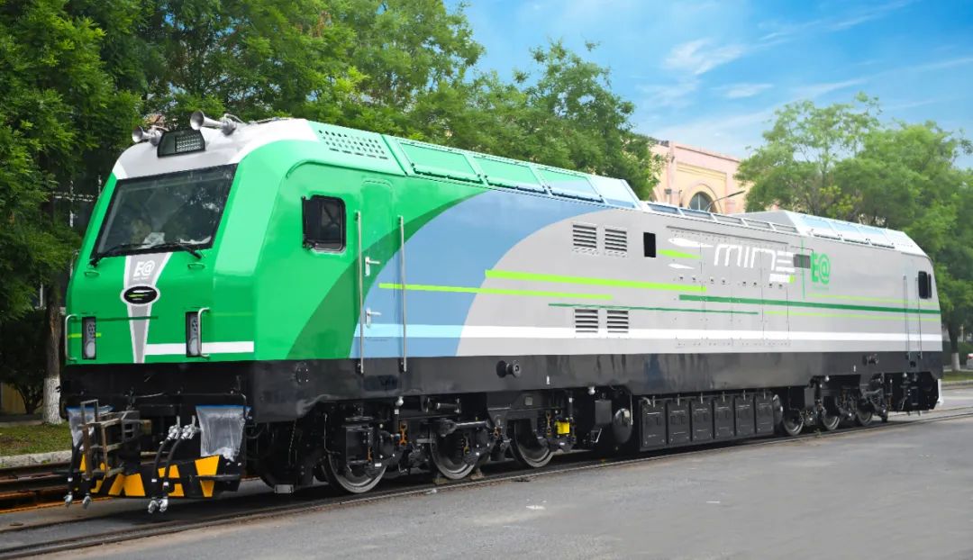 我国铁路首次大规模试运动力锂电池，电池ETF（561910）早盘溢价，鹏辉能源涨近5%