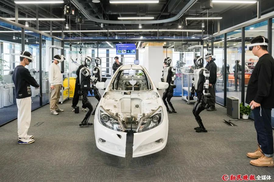 1月21日ETF晚报丨AI板块ETF持续火热;全国首个异构人形机器人训练场正式启用,机器人板块走强