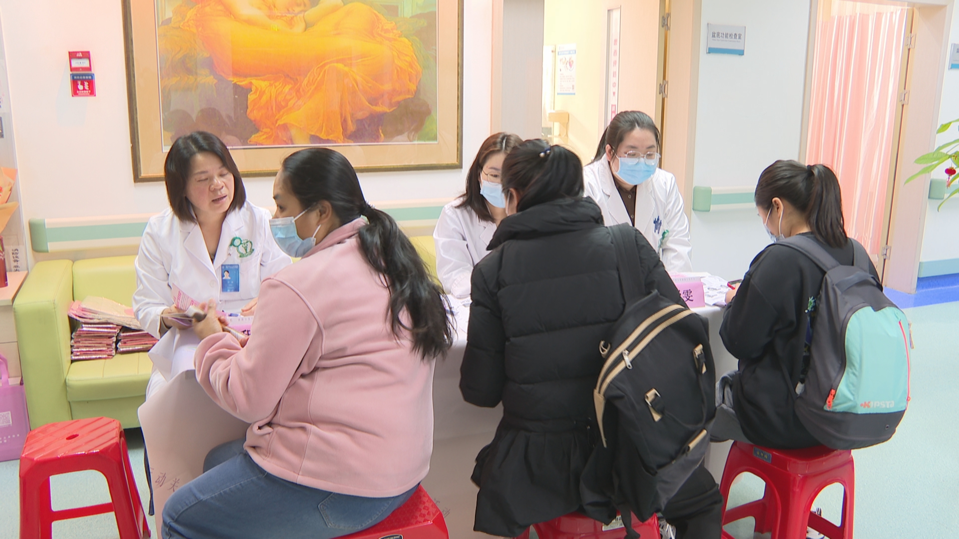 成都中医大银海眼科医院联合成都信息工程大学成功开展“校园义诊公益行”活动