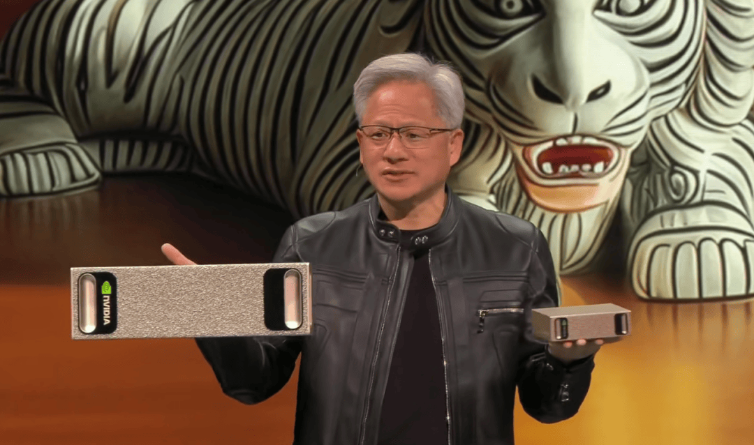 黄仁勋：DeepSeek将人工智能计算需求提升100至1000倍，低费率创业板人工智能ETF华夏（159381）震荡翻红