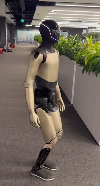 特斯拉Optimus V3量产渐近,机器人ETF(159770)涨超2%,机构:四季度机器人有望迎来板块级行情