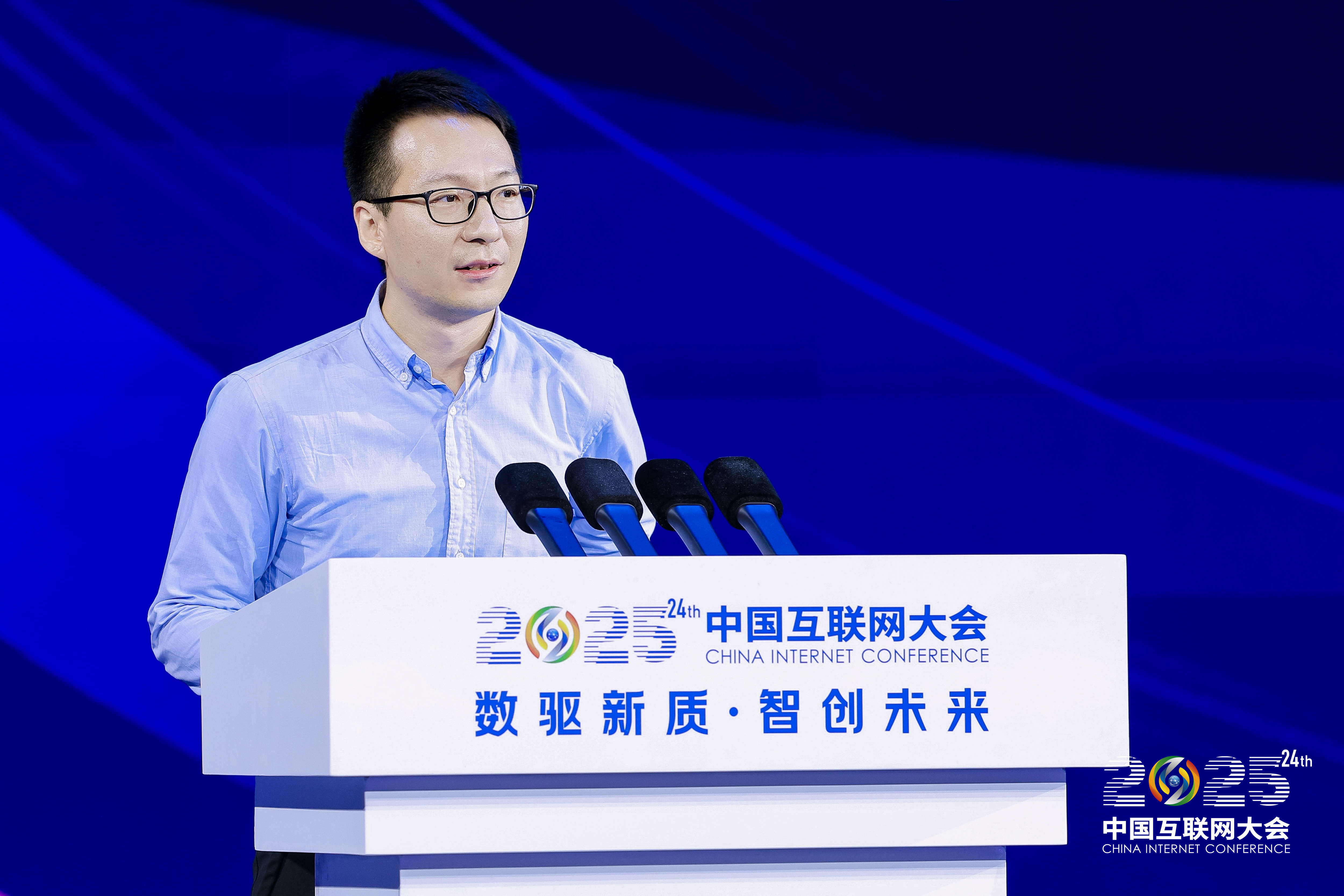 2025人工智能计算大会成功举办，云计算ETF沪港深（517390）涨1.34%，计算机ETF（159998）同标的实时成交额第一