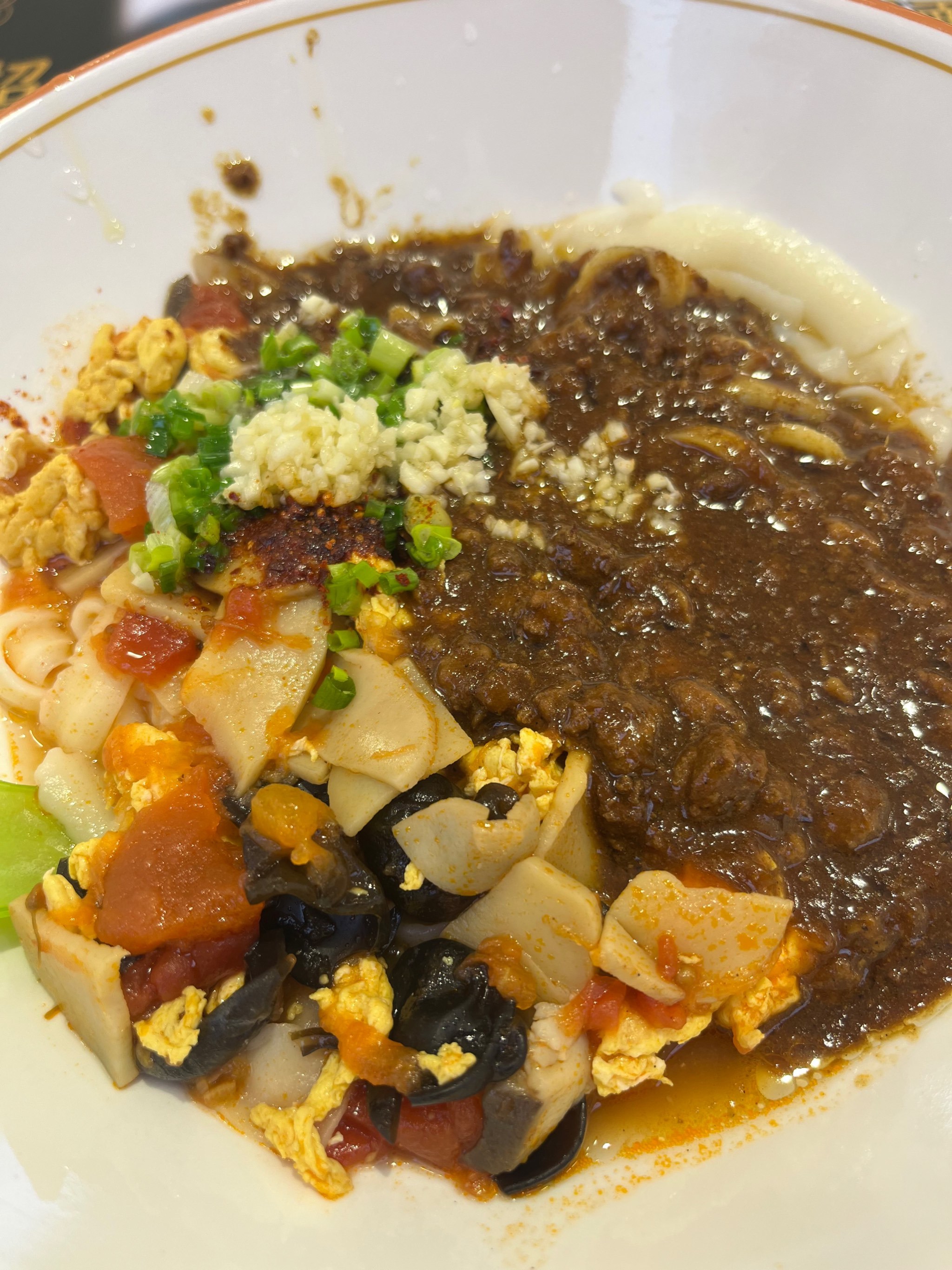 “新式面馆第一股”上市遇冷，遇见小面破发，此前超额认购超400倍