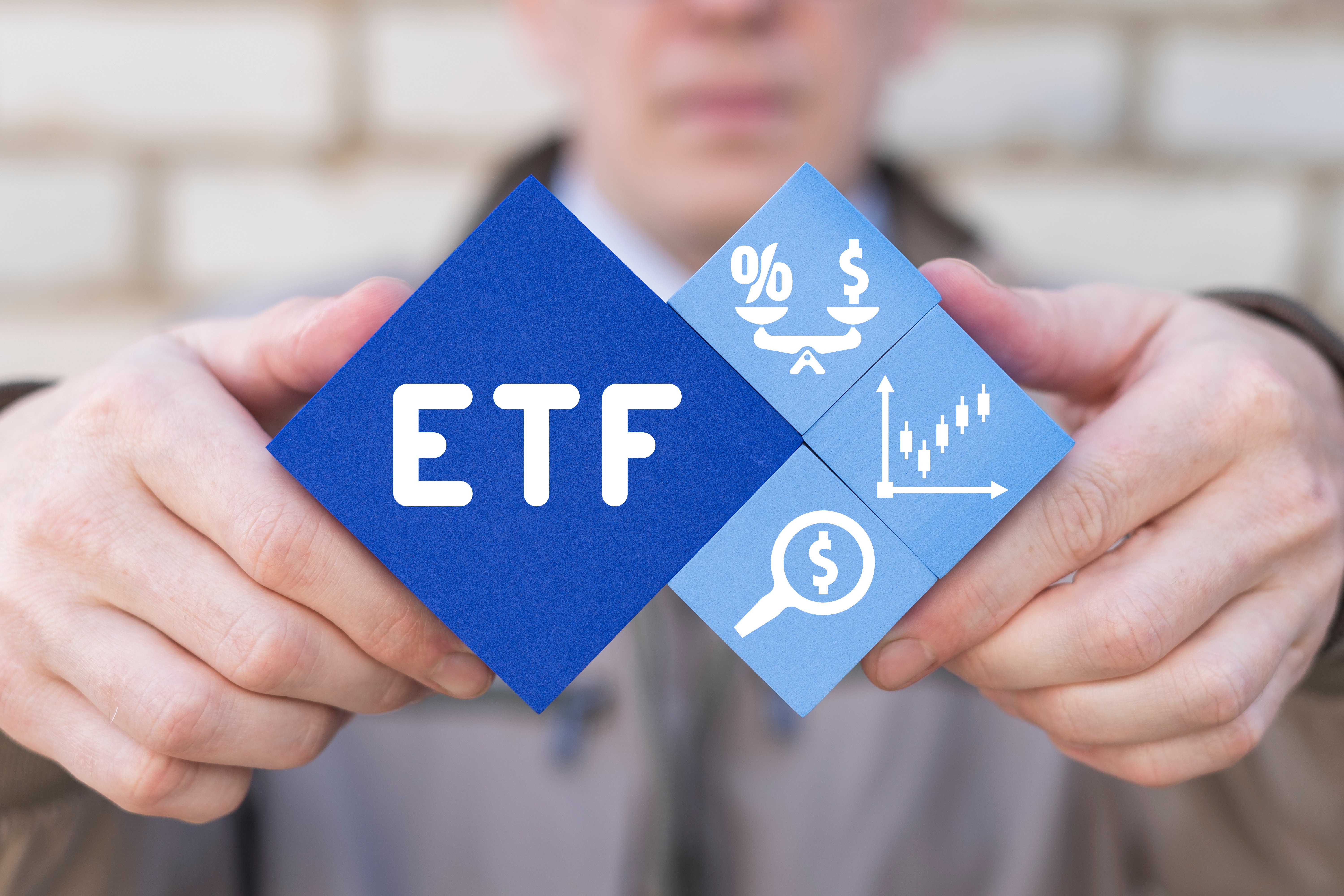 中韩半导体ETF年内涨幅超53%，巴西ETF年内涨超37%，纳指科技ETF、纳指ETF、美国50ETF年内下跌